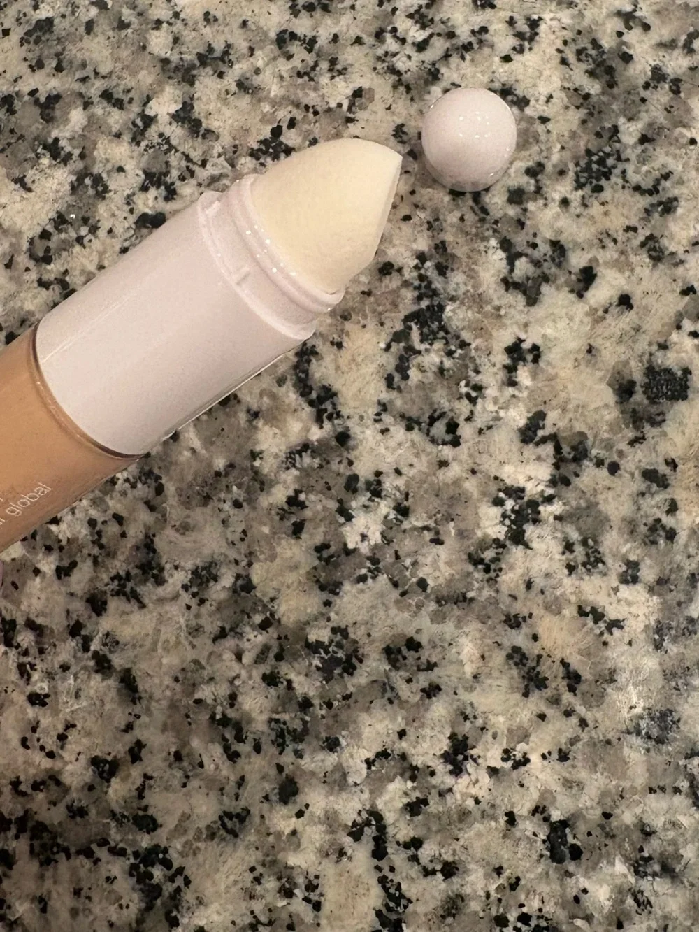 Clinique Even Better All-Over Concealer + Eraser